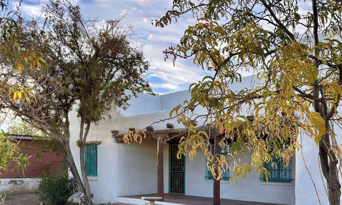 Las Cruces House | 3 bed 2 bath Hacienda near Downtown and NMSU.