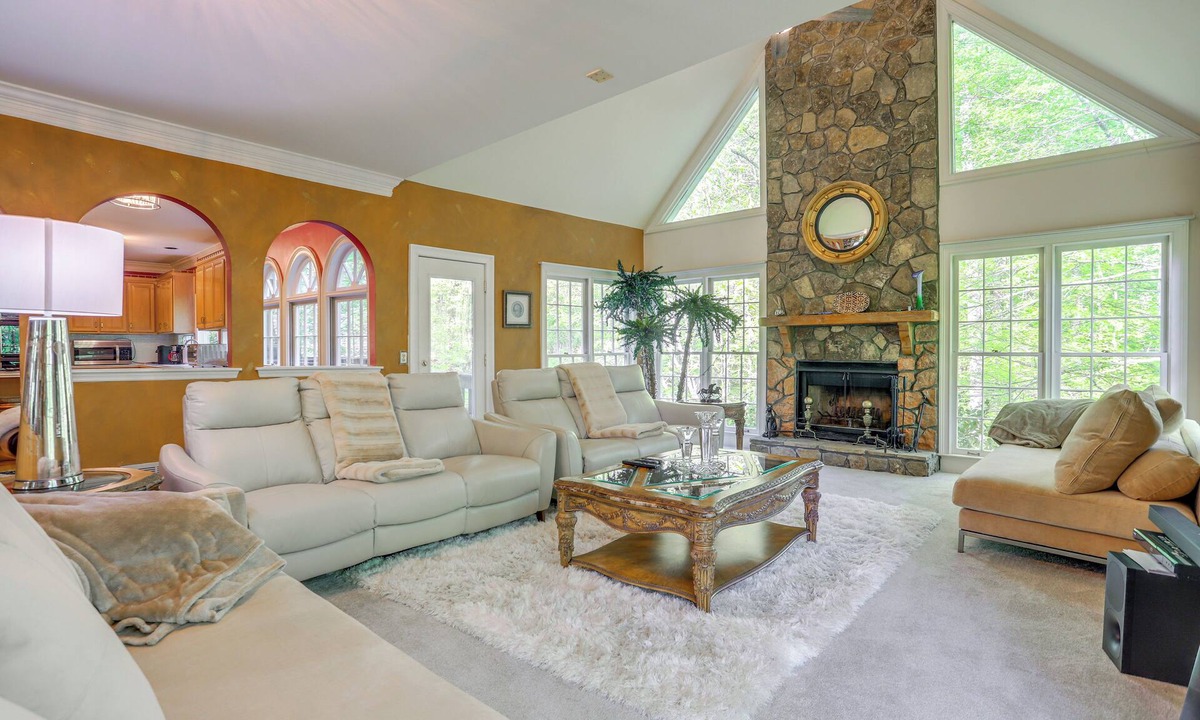Roswell House | 3 Mi to Roswell Riverwalk: Spacious Getaway!