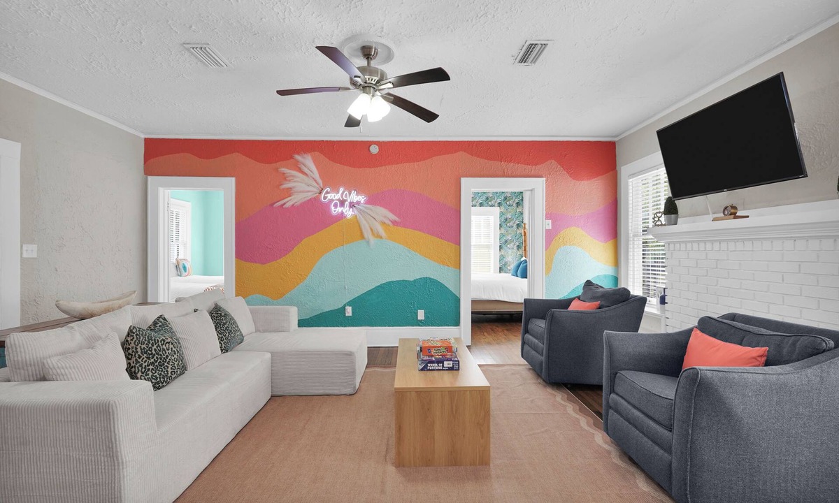 Murray Hill House | 4 BR Murray Hill Retreat l Stock Tank Pool l BBQ l 2 King Beds