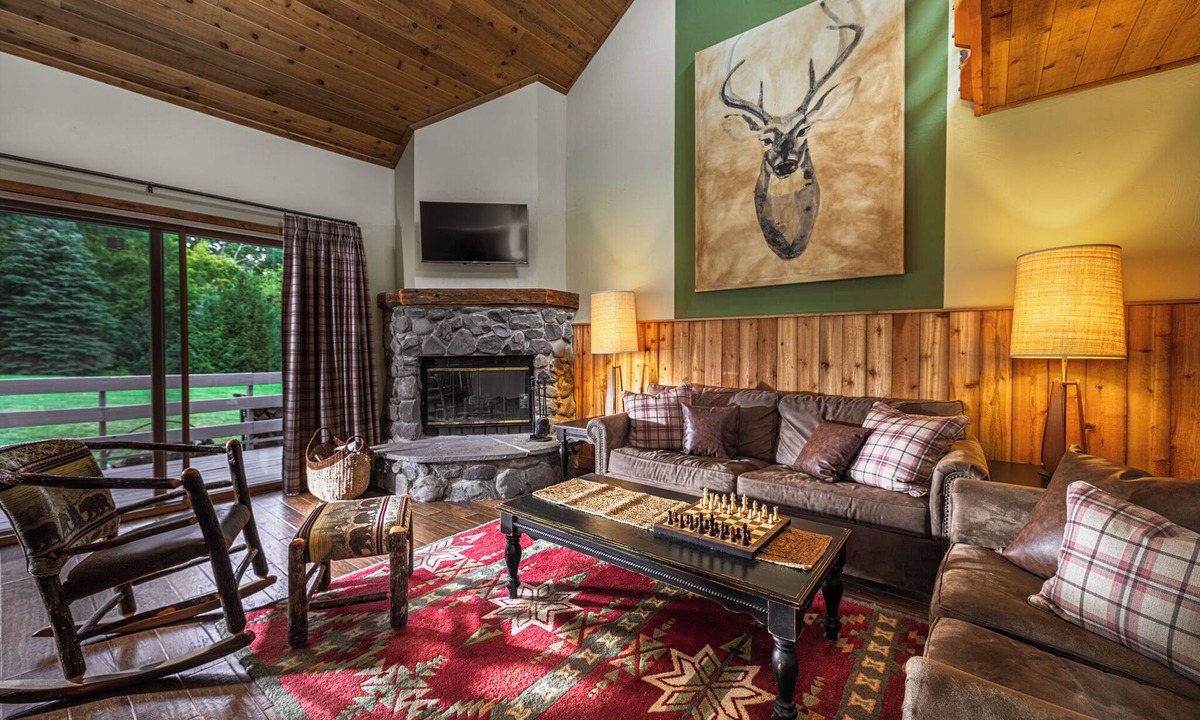 Windham House | Amazing Location, Steps Away from Magic Carpet to Main Lodge.