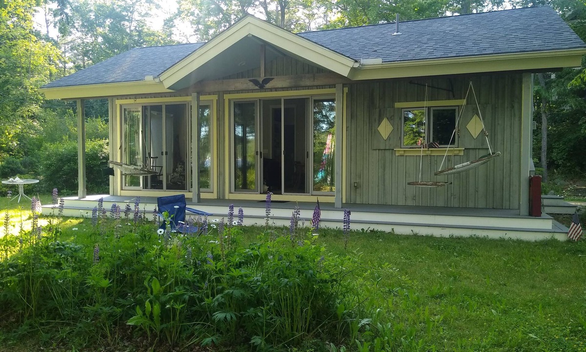 Rindge Cabin | Cabin & Sauna on Lake Monomonac near Mt. Monadnock