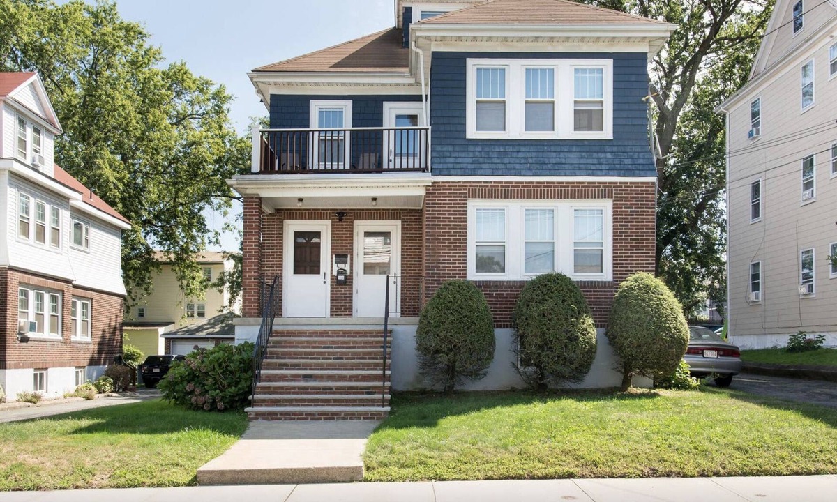 Winthrop Apartment | Casa de Los Clarey Boston Airport Beaches Off Street Parking Available