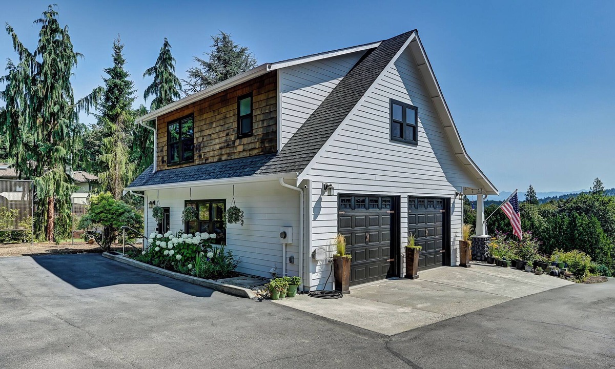 Cathcart Cottage | Charming 1-bedroom house with WiFi, AC , laundry in lovely Snohomish