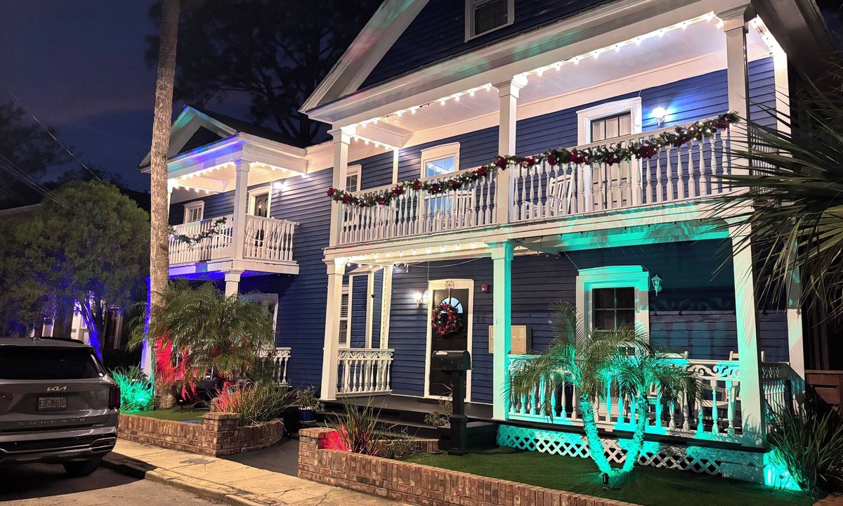 Downtown Historic District Apartment | Dog-friendly renovated downtown apt FREE BIKES