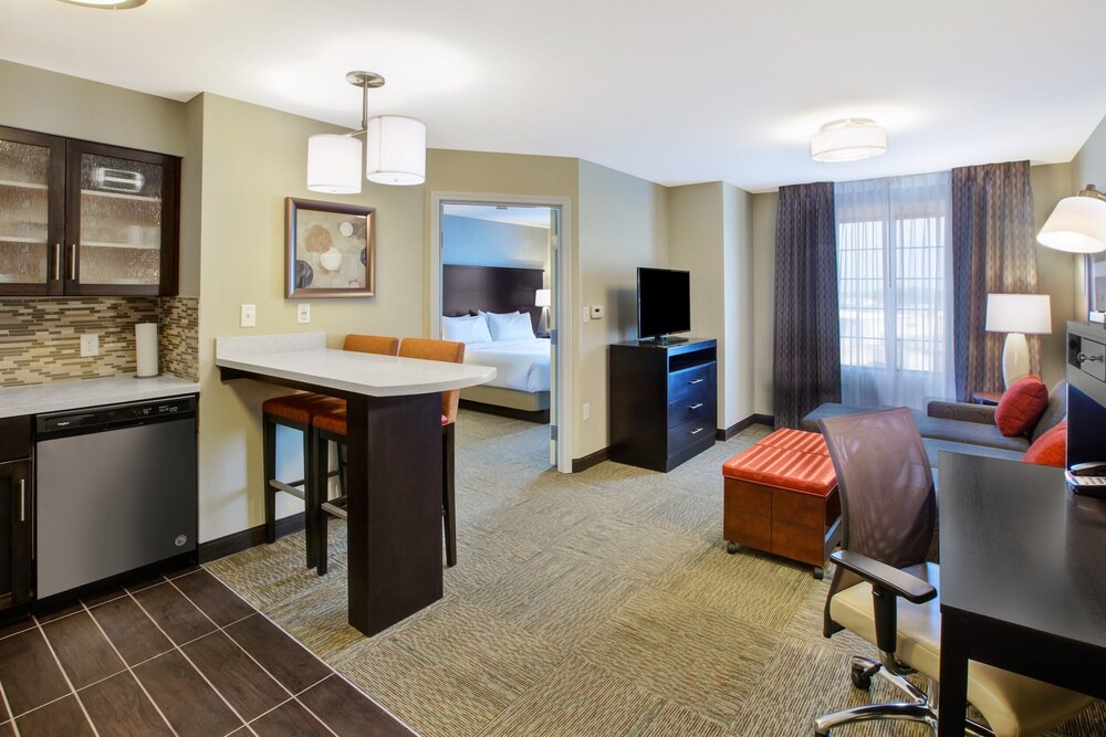 Benton Harbor Condo | Equipped King Suite | Free Daily Breakfast, Indoor Pool + Fitness Center