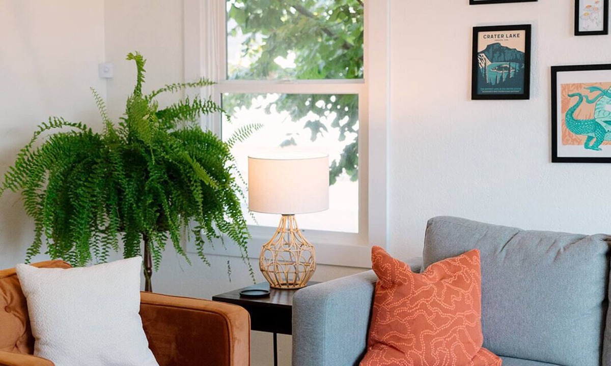 West Eugene House | EV charger Free Parking FastWifi Garden Firepit Close to UO and downtown Eugene