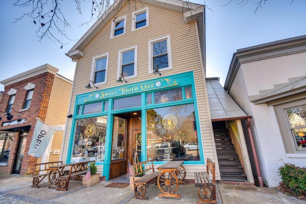 Zanoni Apartment | Family-Friendly Main St Gloucester Apt w/Balcony!