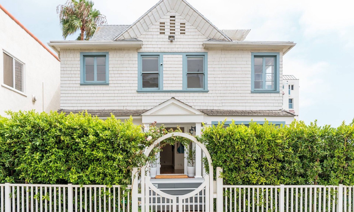 Downtown House | Head-on OCEAN VIEW BEACH HOUSE!