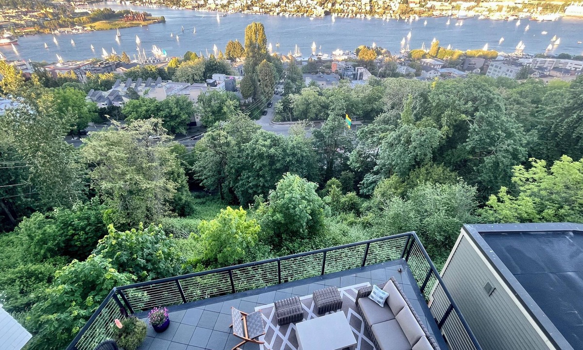 East Queen Anne House | High-end city home loaded with amenities!