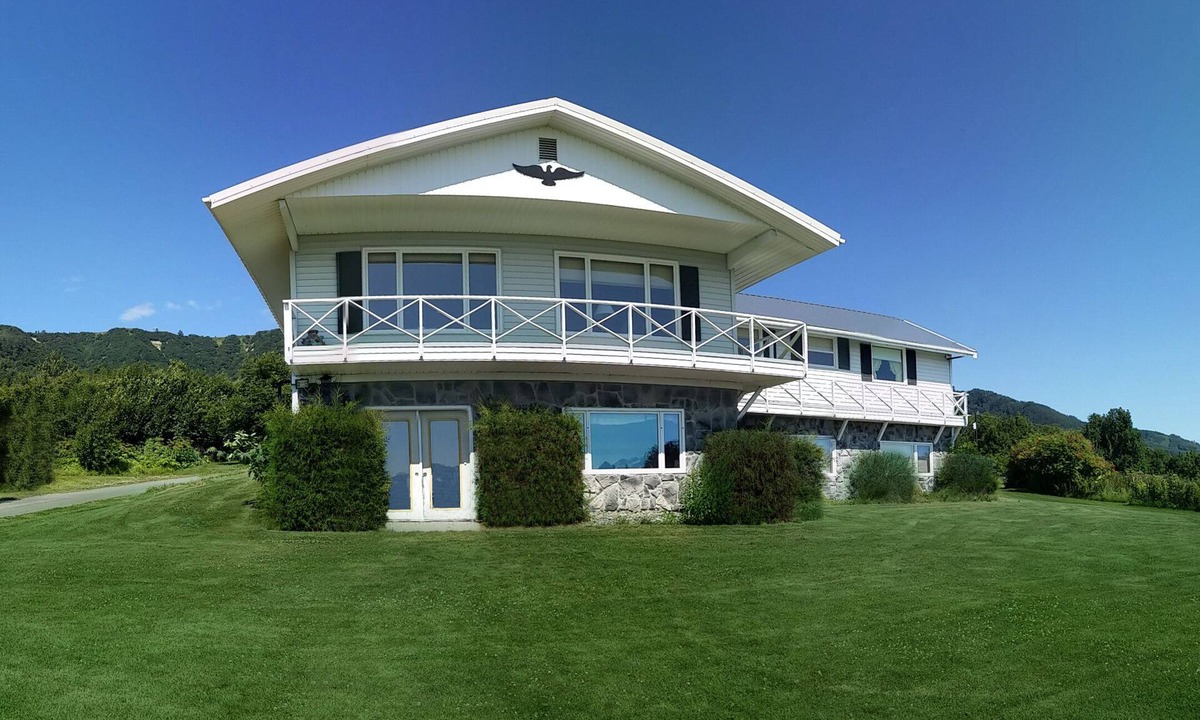 Kachemak House | Historic - Private 28 Acres - 180° Ocean View! - Carolyn's suite