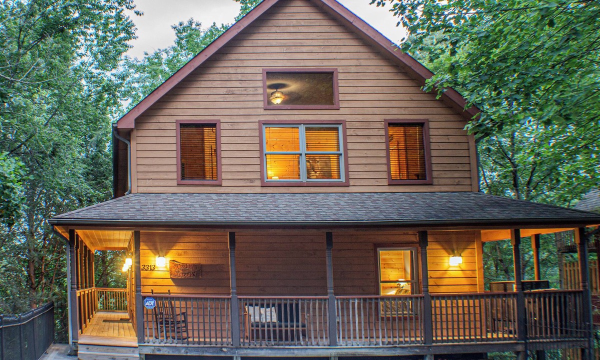 Pigeon Forge Cabin | Hoedown Hideaway - Walk to pool/No scary drive/Game room/Prime location/Hot tub