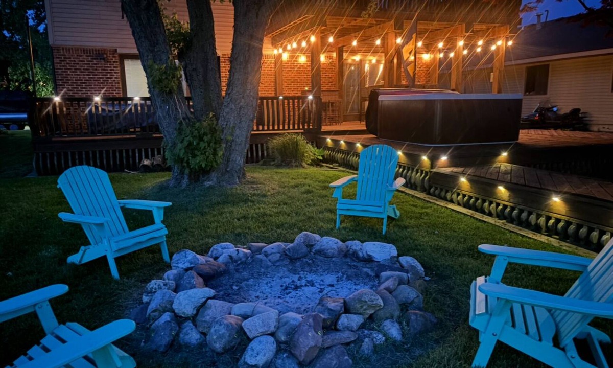 Anchorville House | Lakefront Retreat with hot tub ICE FISHING
