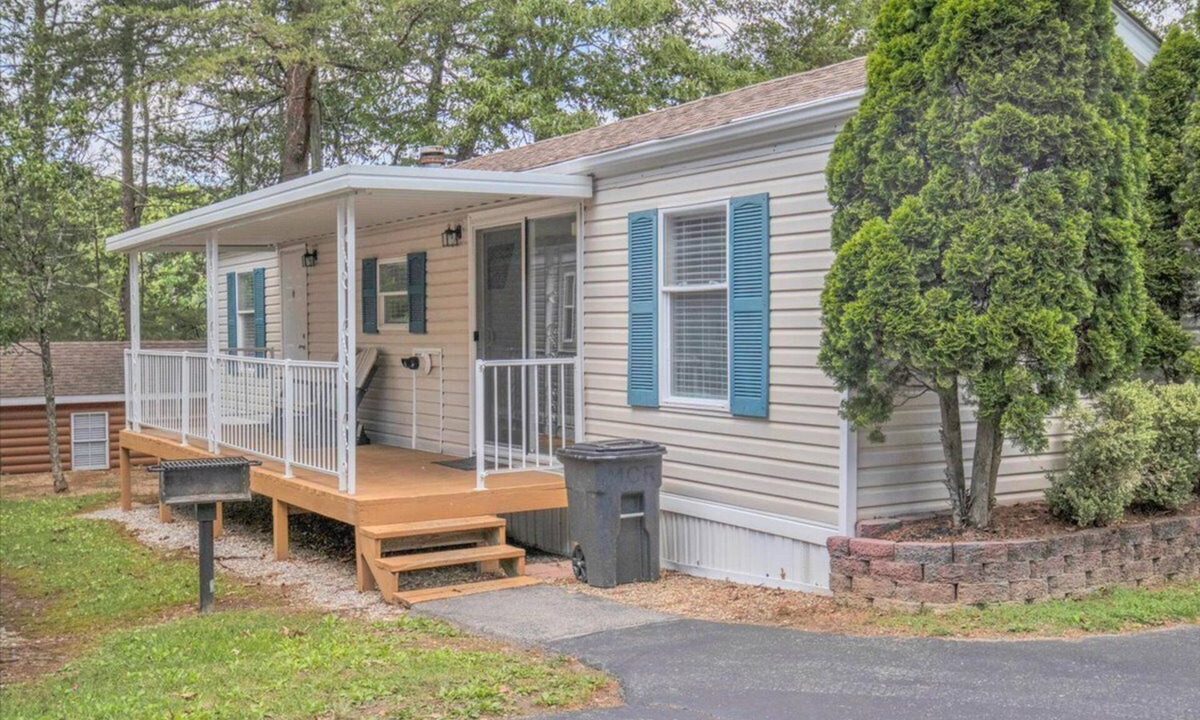 Pigeon Forge Cottage | Luxury 2BR Cottage w/King & Queen Beds