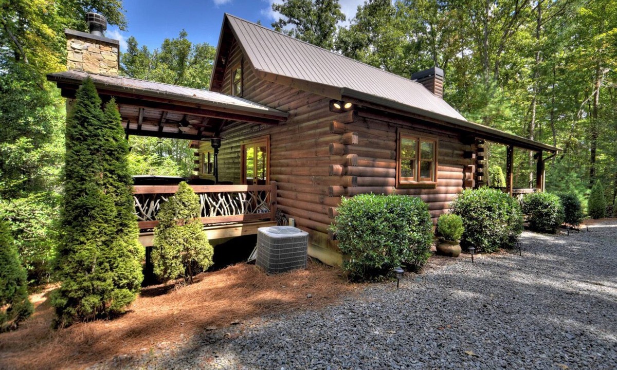 Cashes Valley Cabin | Luxury 3-bedroom cabin in charming Blue Ridge