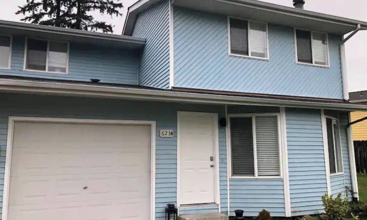 Everett House | Luxury Brand New Remodeled 3 Bedroom Duplex!