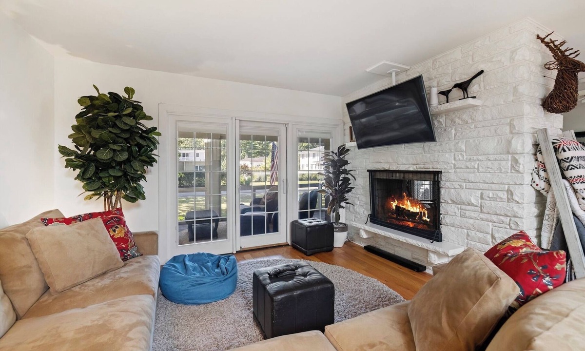 Grand Beach House | Maple Haven - A grand beach getaway