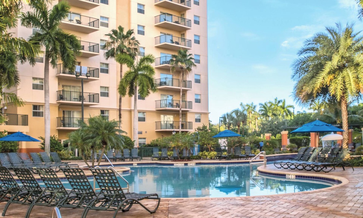 Survey Creek Resort | OFFICIAL LISTING | Wyndham - Palm Aire Resort 2BR Condo w/Balcony, Pools & More