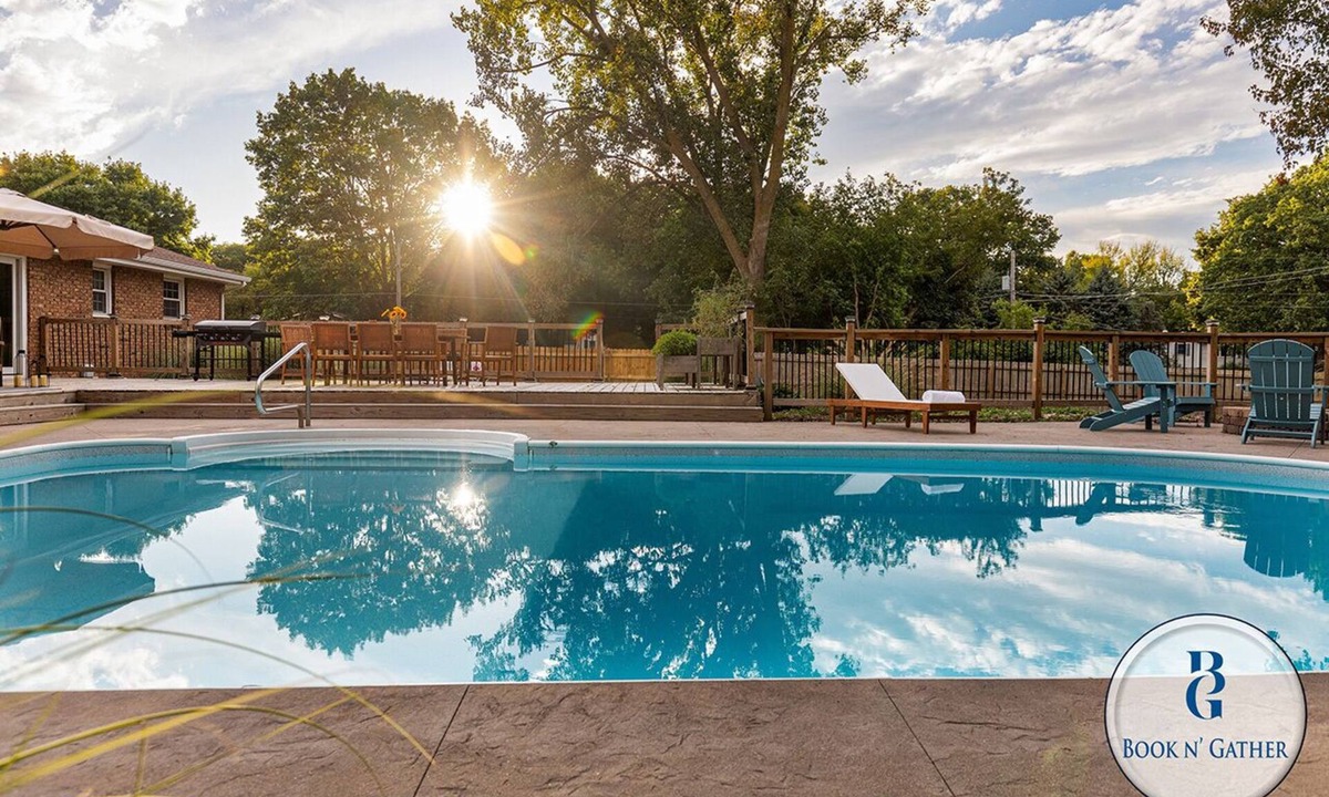 Stevensville House | Pool Vibes Retreat | Heated Pool | Hot Tub Open