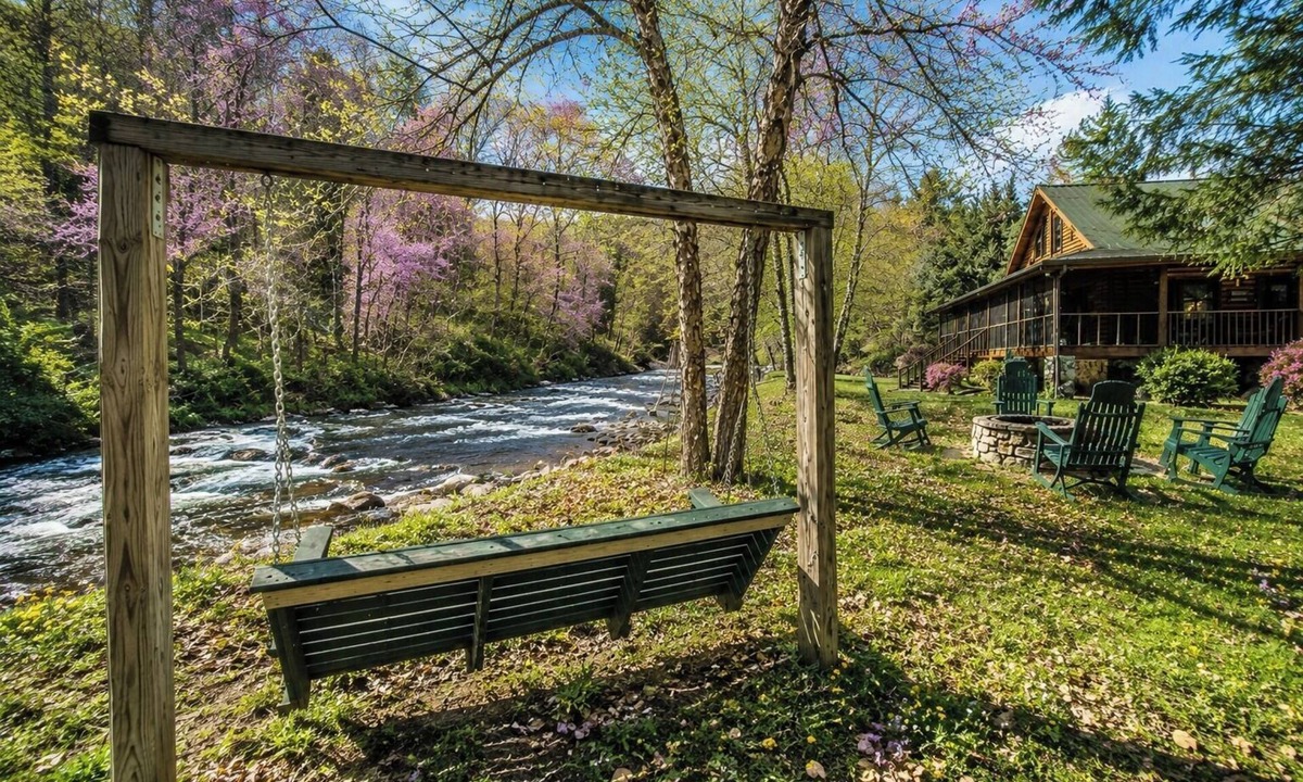 Suches Cabin | River Mornings, Hot tub Evenings, Repeat