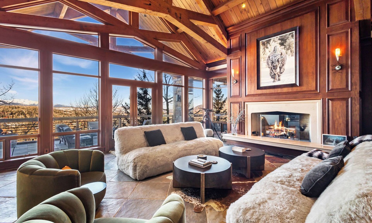 Mountain Village House | Saison Cinq | Architectural Masterpiece Overlooking the Four Seasons