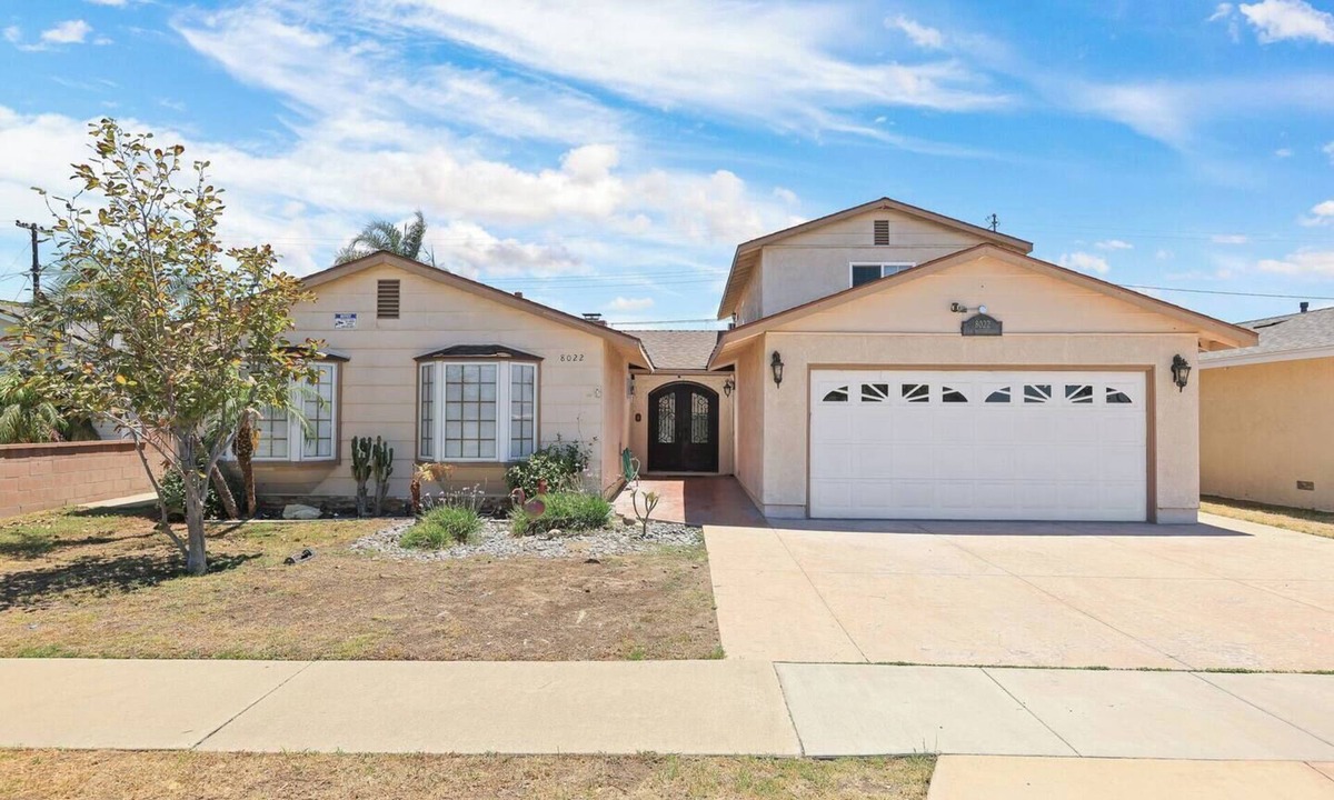 Buena Park House | Spacious 6-bedroom house with fitness room and AC in charming Buena Park