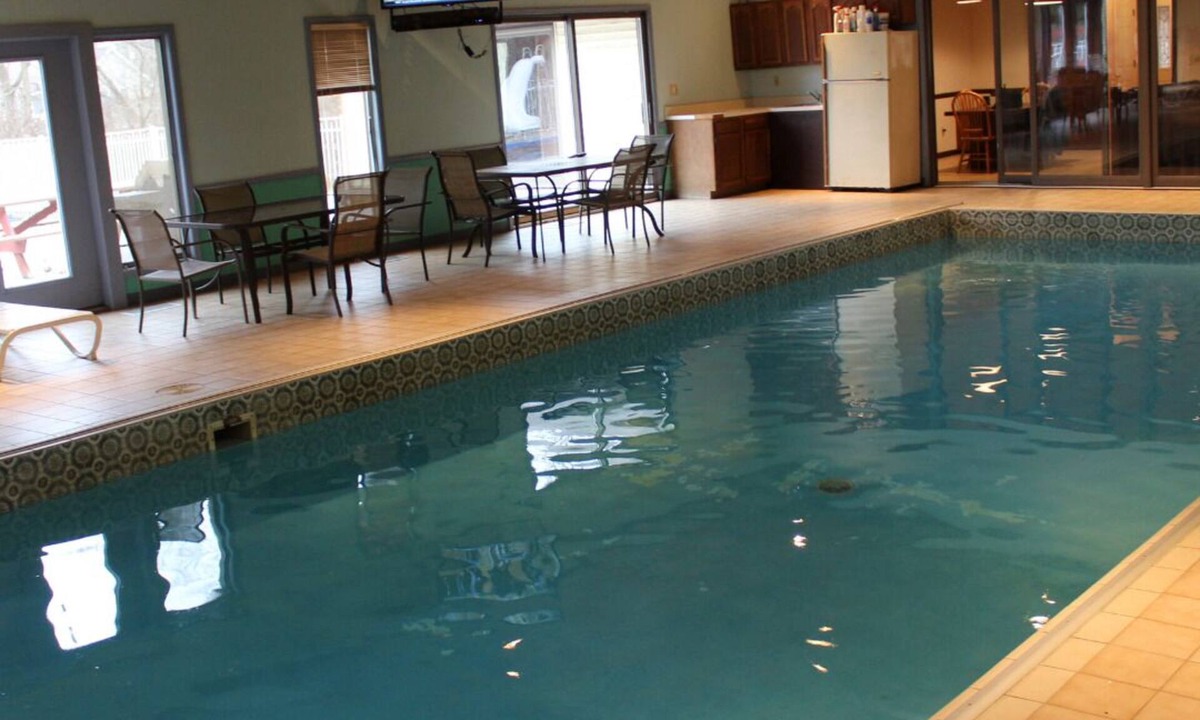 Mishawaka House | Spring Break Retreat w/Pool Near Notre Dame