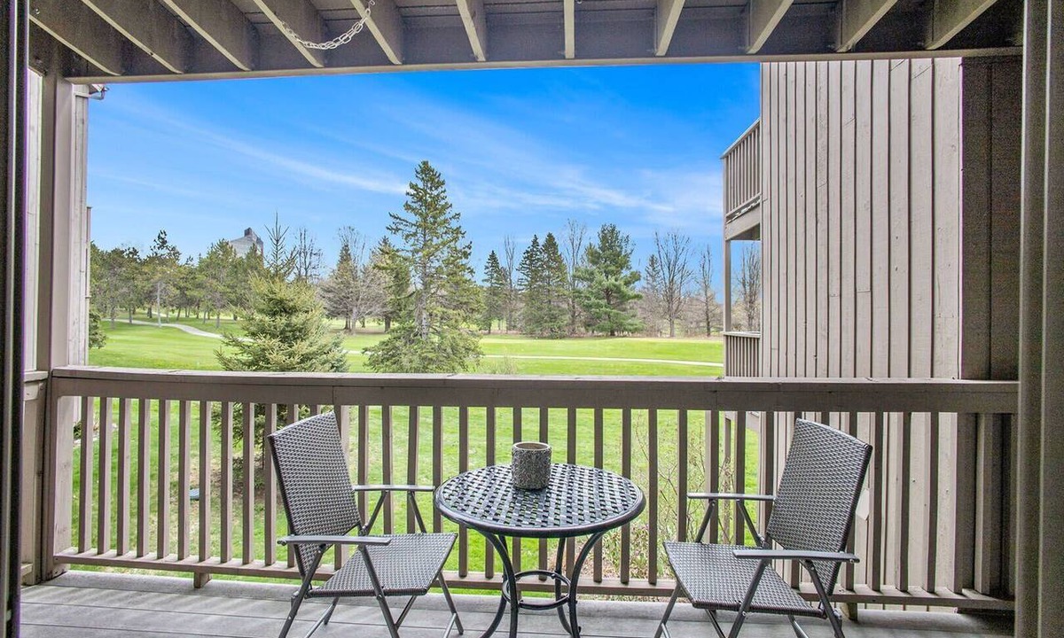Acme Condo | Stay and Play at Fore Seasons!