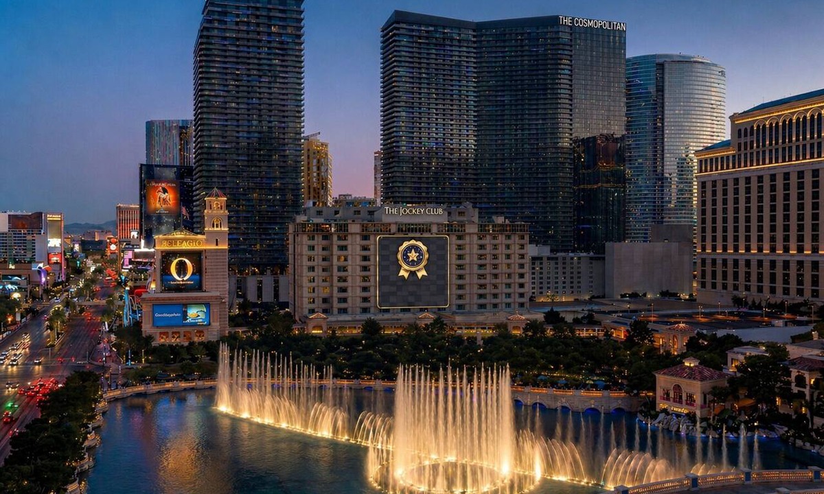 Las Vegas Strip Condo | Stay Together Suites - Stylish Condominium, Sleeps 9, Center Strip - Jockey Club