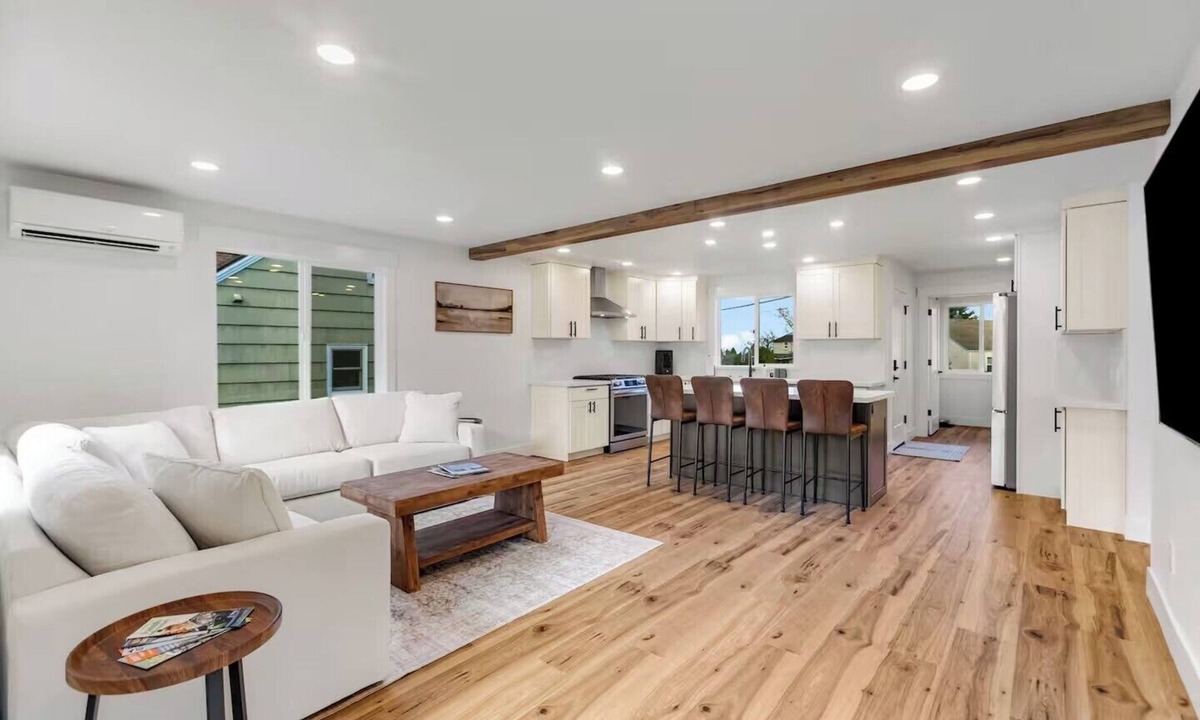 Everett House | Sunny 3BR Retreat Near Everet Waterfront