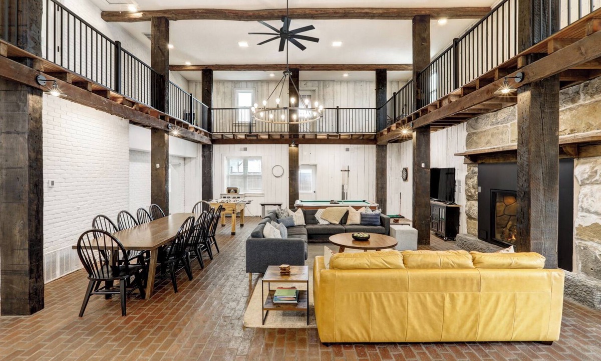 Witmer House | The Barn at Legacy Manor