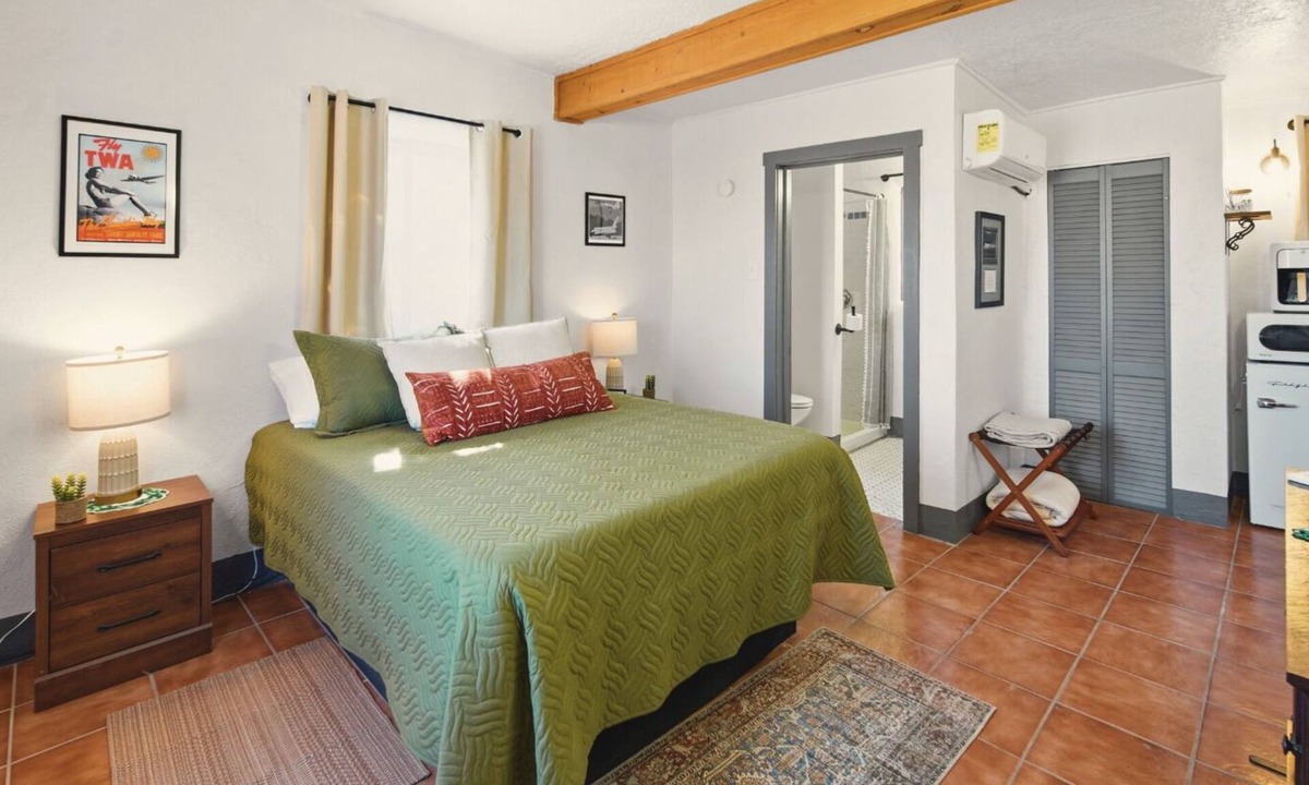 Truth or Consequences Apartment | The Sunrise Studio - 1 Queen Bed