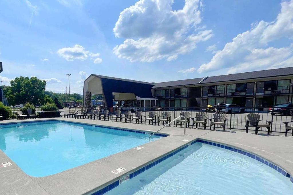 Pigeon Forge Hotel | Travelodge by Wyndham Pigeon Forge Dollywood Lane