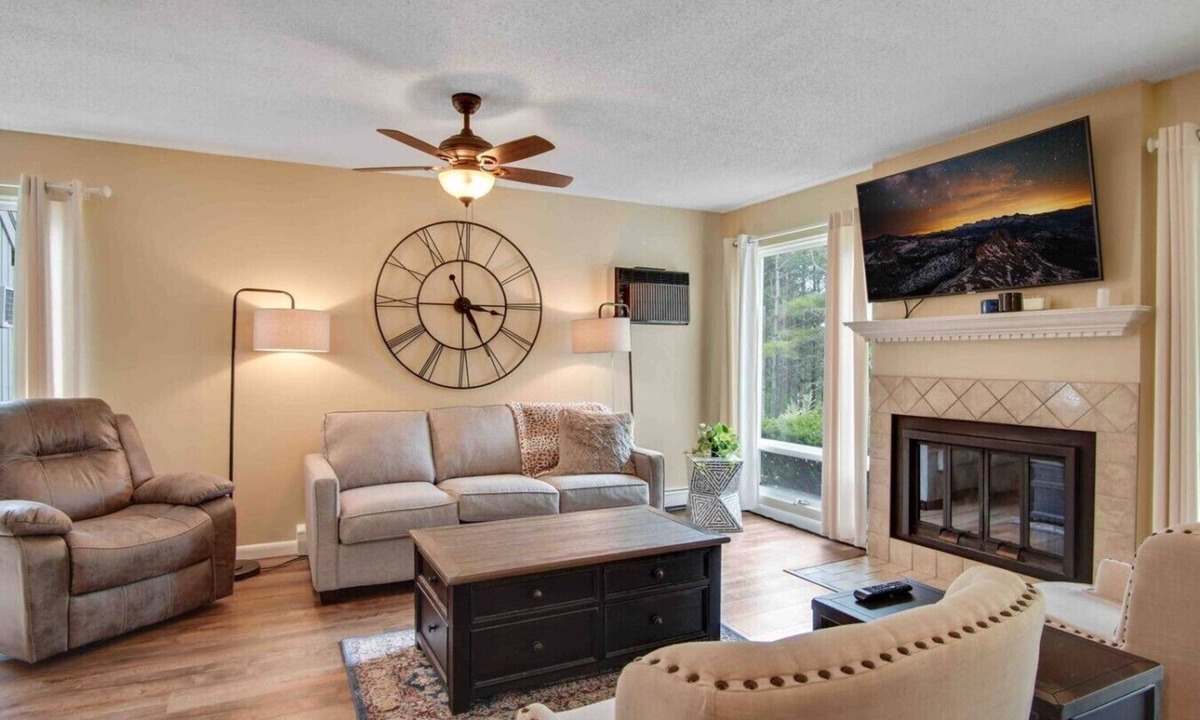 Acme Apartment | Traverse city condo/golfing/beaches/wineries/hiking