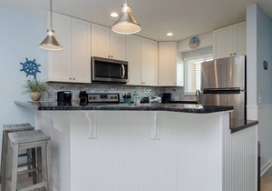 2 BR condo in Sand Pebbles w ocean views!