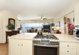 Beachfront Location with GREAT View! Washer/Dryer, Washlet, A/C, Wi-Fi!