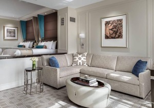 Comfort and Convenience! Outdoor Pool, FREE Parking, Close to Sunset Park!
