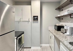 Downtown Condo! Private Balcony! PT10F