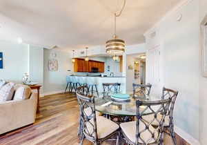 Mexico Beach condo w/full beach view, central AC, and shared pool & hot tub