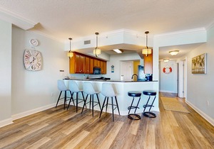 Mexico Beach condo w/full beach view, central AC, and shared pool & hot tub