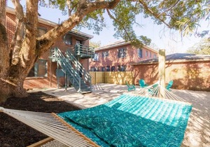 This duplex is a 2 bedroom(s), 1 bathrooms, located in Jacksonville, FL.