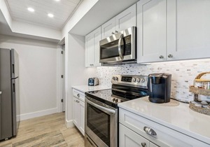 Waves Whisper: Your Coastal Condo Retreat