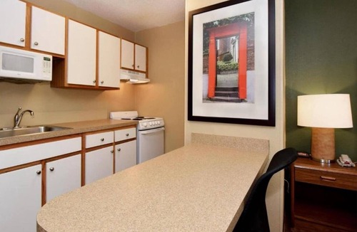 Mishawaka Apartment | 1 King Bed | Non-Smoking, Kitchen, Shower
