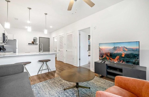 SoNo Apartment | 1B1B Midtown Apartment Private Balcony, Views, Gym - 1B4