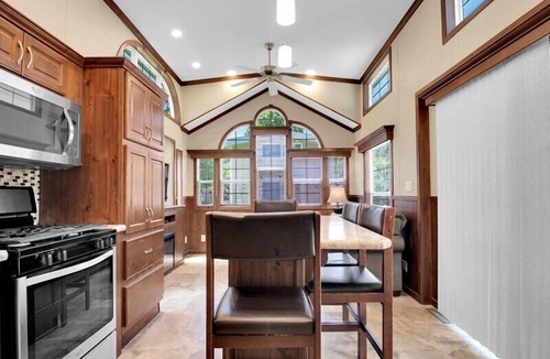Pigeon Forge Cottage | 1BR Cottage Retreat with Loft near Dollywood