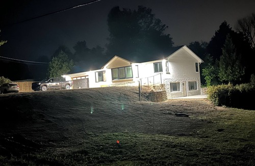Acme House | 🐎 2 Miles to Flintfields, Fenced Yard pet friendly, FREE Golf Cart