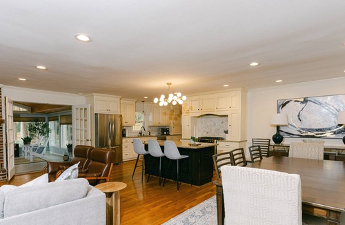 Tucker House | 5BR/3BATH Comfort-Spacious Home w/Sunroom - In the heart of Tucker!