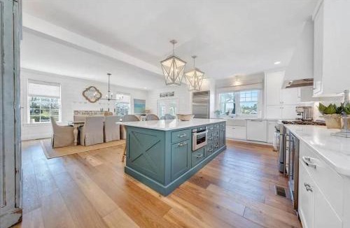 Moneta Villa | 6 BD Smith Mountain Lakefront Escape Sunset