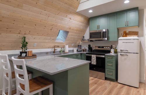Gold Bar Cabin | A-frame: Hot Tub + Sauna + Outdoor Shower + Loft