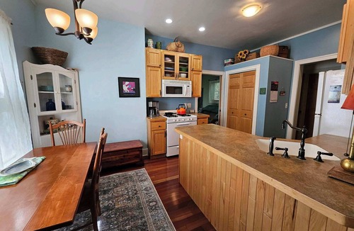 Alden House | Alden Cottage 3 night minimum and pet friendly!