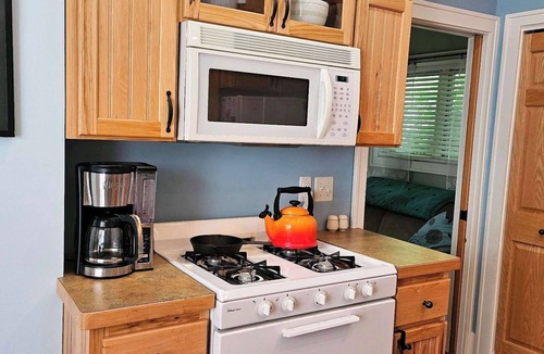 Alden House | Alden Cottage 3 night minimum and pet friendly!